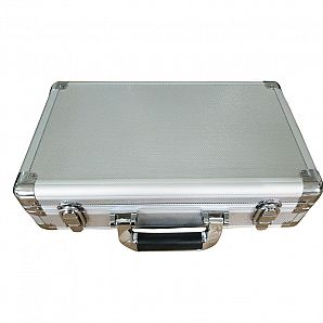 Etui mit Tasche und individuell anpassbarem Schaumstoff